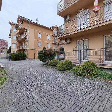 Апартаменты Leone